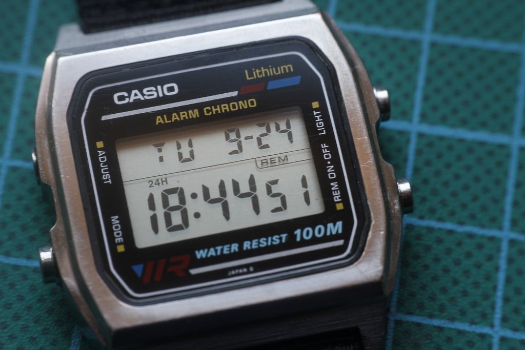 Casio W-780: button cleaning 1